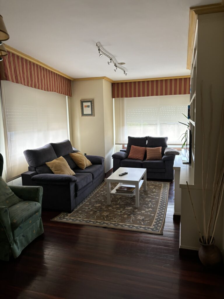 Living room in El Piso de la Placita on the Camino Portugués
