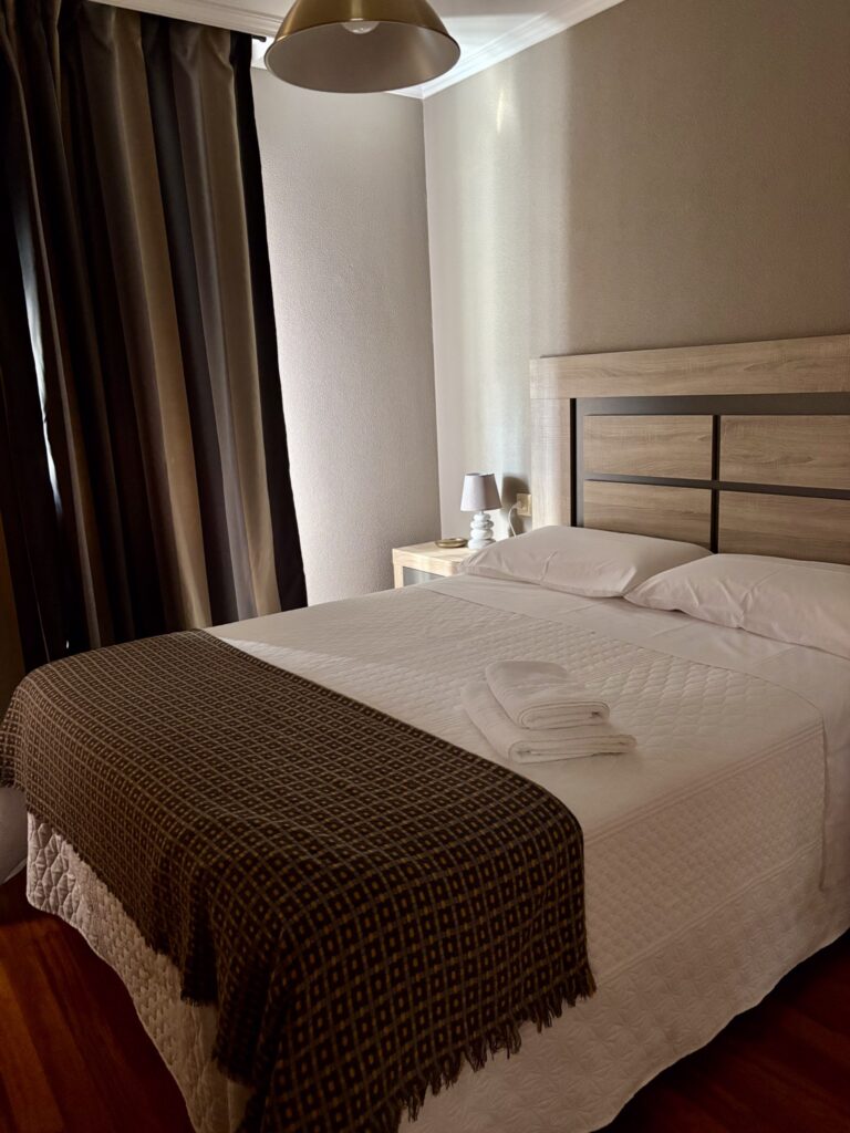A double room at Duplex Camino Ingles in Sigueiro on the Camino Ingles